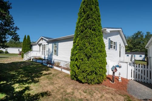 2 Witham Ln, Raymond, NH 03077-2636