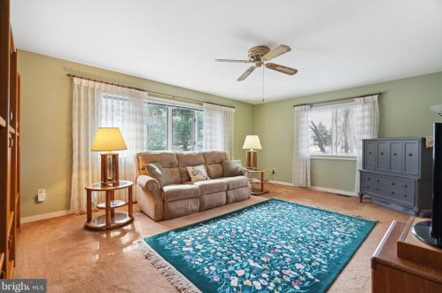 680 Buckstone Dr, Southampton, PA 18966-3633
