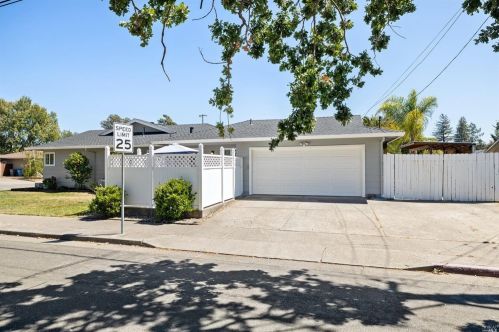 235 Grove Ave, Santa Rosa CA  95409-3813 exterior