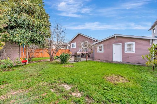 2031 103rd Ave, Oakland CA  94603-3325 exterior