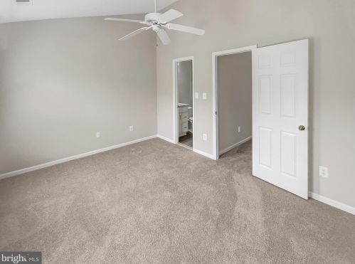 1268 Vintage Pl, Herndon VA  20194-1025 exterior