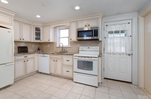 162 Prigmore St, East Brunswick NJ  08816-3176 exterior