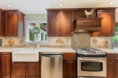 211 Edgewood Dr, Canonsburg PA  15317-3343 exterior