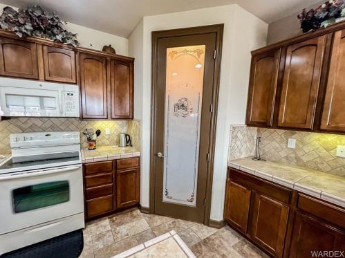 14 Torrey Pines Dr, Mohave Valley AZ  86440-8209 exterior