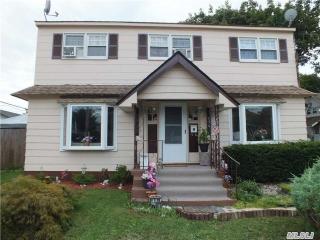 850 Waverly Pl, North Baldwin, NY 11510-4120