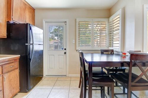 6928 Yellowstone Dr, Riverside CA  92506-3927 exterior