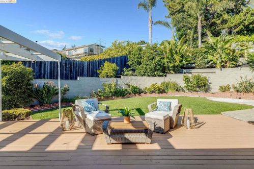 8410 Aster Ave, Oakland CA  94605-4104 exterior