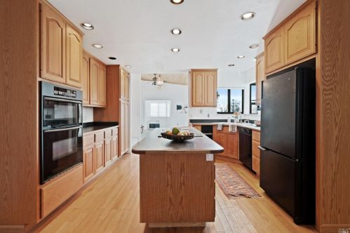 1058 Adams St, Lakeport, CA 95453-3534