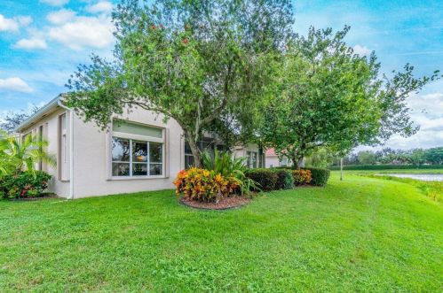 6830 Fiji Cir, Boynton Beach FL  33437-7022 exterior