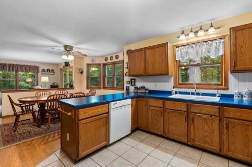 1250 Beechwood Dr, Cedarburg, WI 53012-9425