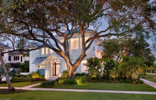 685 2nd St, Naples, FL 34102-9367