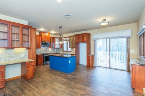 5 Round Hill Ter, Kinnelon NJ  07405-3217 exterior