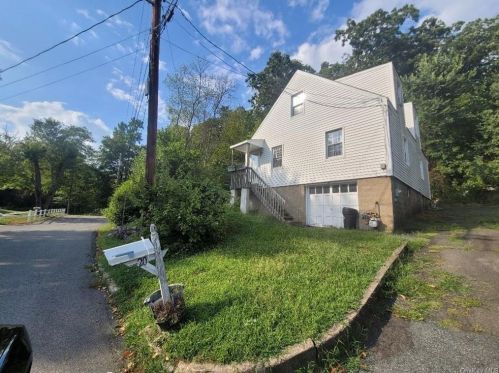 20 Park Ave, Sloatsburg, NY 10974-1405