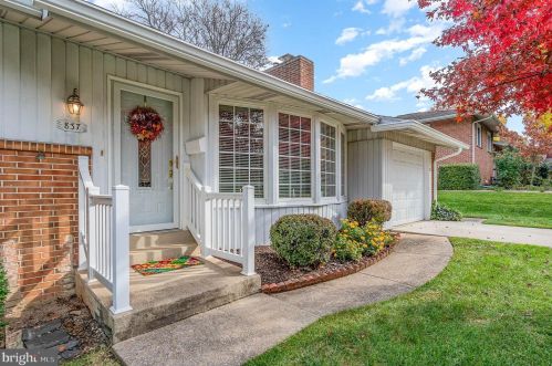 837 Yverdon Dr, Camp Hill, PA 17011-1847