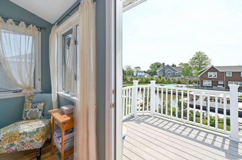 624 Tower Mews, Oakdale NY  11769-2449 exterior