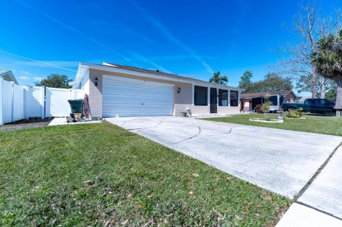 2518 Bowmer Dr, Kissimmee, FL 34744-2758