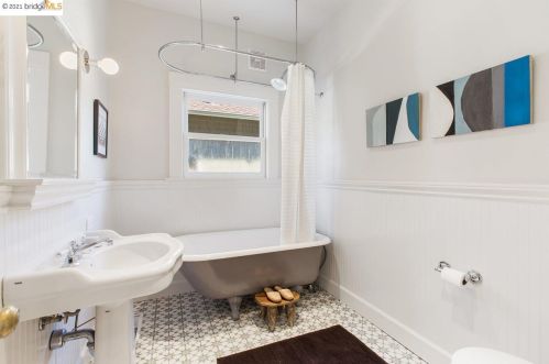 5448 Boyd Ave, Oakland CA  94618-1115 exterior