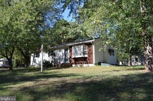 416 Cherry Dr, Magnolia, DE 19962-1927