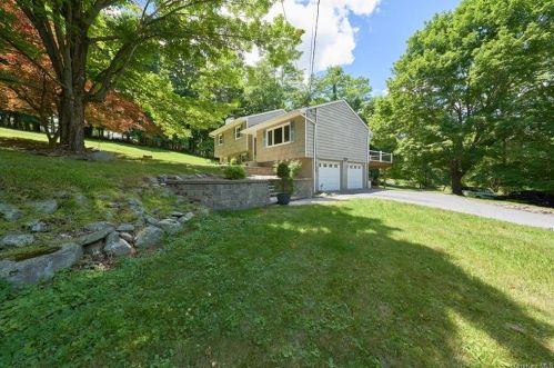 1 Loyee Ln, Washingtonville, NY 10992-2038