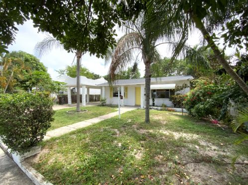 418 Kern St, West Palm Beach, FL 33405-4828