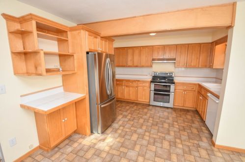 619 Elm St, Hartford, WI 53027-1014