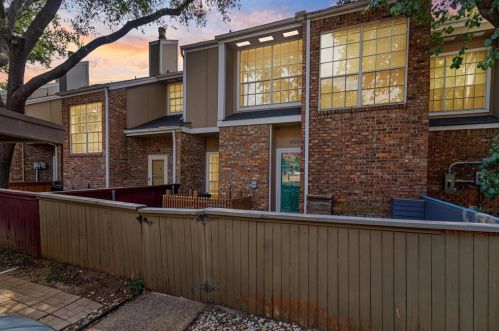 2422 Northlake Ct, Irving TX  75038-5600 exterior