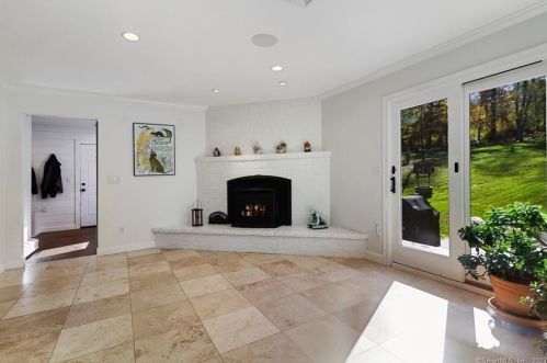 75 Chestnut Hill Rd, Ridgefield CT  06877-1202 exterior