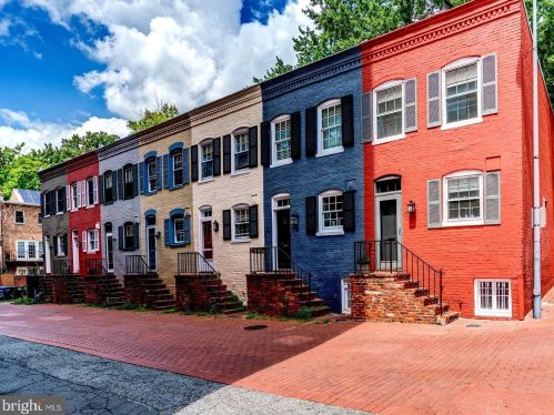 7 Snows Ct, Washington, DC 20037-2213