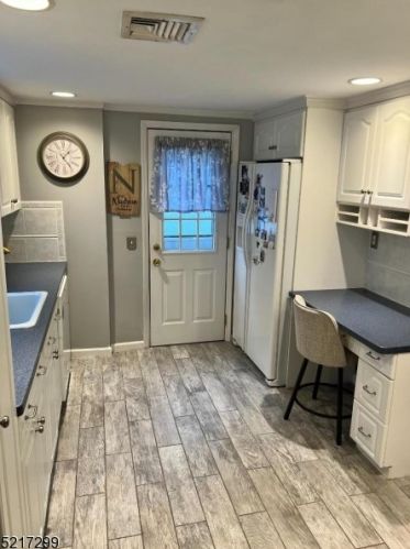 16 Haines Dr, Bloomfield NJ  07003-2906 exterior