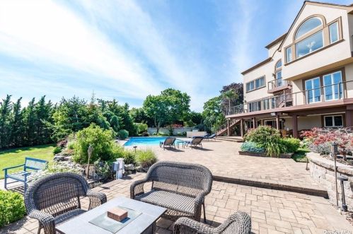 2738 Claudia Ct, North Bellmore, NY 11710-4734