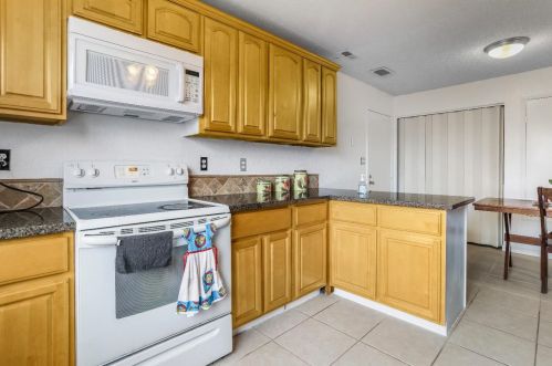 743 J St, Lathrop CA  95330-9428 exterior