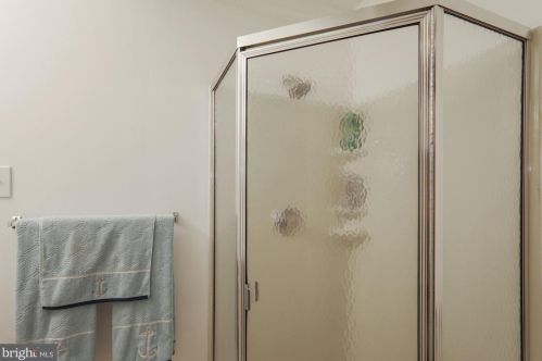 207 Thomas Ave, Riverton NJ 08077-1039 exterior