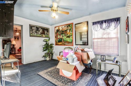 956 76, Oakland CA 94605-2808 exterior