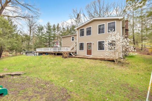 69 Hickory Ln, Huntington, CT 06484-1737