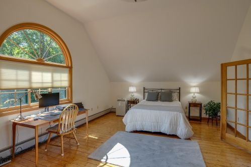 39 Hill Rd, Brookline NH  03033-2111 exterior