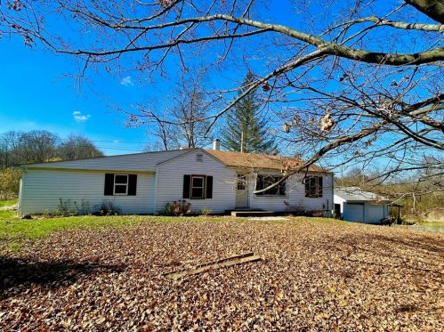 757 Springfield Church Rd, Grove City, PA 16127-2615