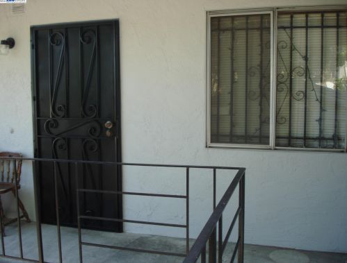 3077 Birdsall Ave, Oakland CA 94619-3358 exterior