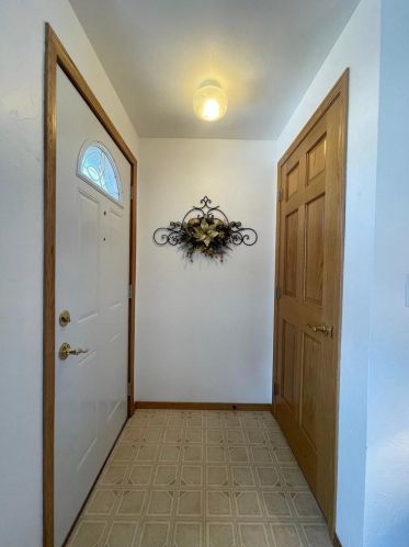 3271 Meadow Cir, Green Bay, WI 54311-6828