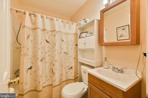 420 Flourtown Rd, Miquon, PA 19444-1002