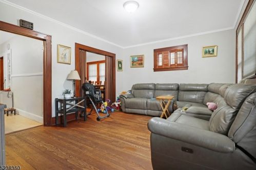 437 4th Ave, Roselle, NJ 07203-1428