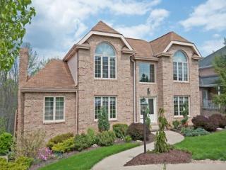 233 Hickory Heights Dr, Bridgeville, PA 15017-1084