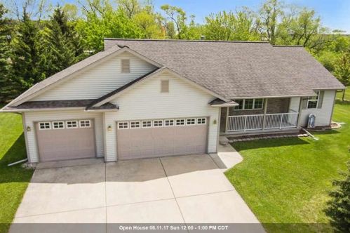 215 Haven Ct, Luxemburg, WI 54217-1091