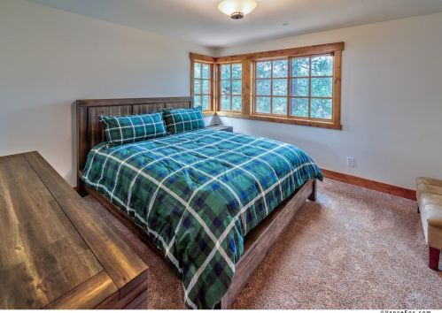 11082 Meek Ct, Truckee CA  96161-2979 exterior