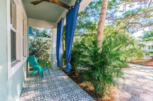 2505 53rd St, Saint Petersburg, FL 33707-5163