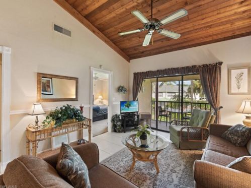 2998 Kings Lake Blvd, Naples, FL 34112-3626