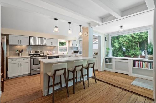 99 Book Hill Rd, Essex CT  06426-1322 exterior