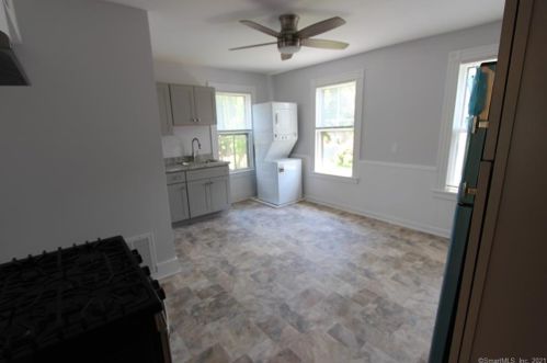 118 Maltby St, Huntington CT  06484-3969 exterior