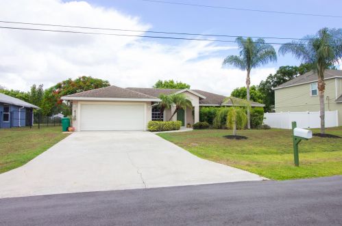 4133 Endicott St, Fort Pierce, FL 34953-6129