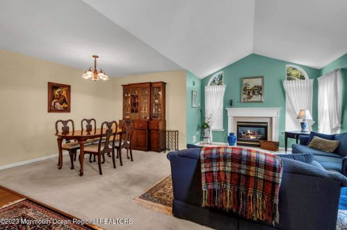 5 Winding River Rd, Lakewood NJ  08701-5734 exterior