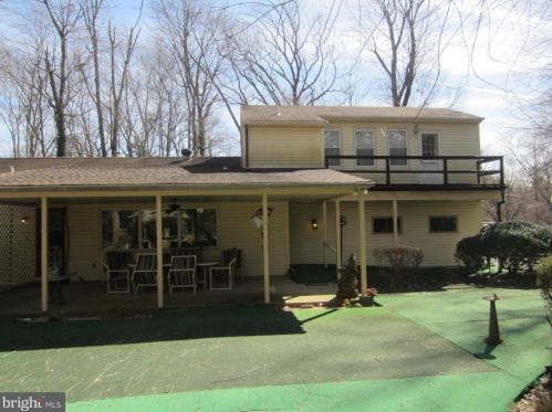 1369 Gregory Dr, Southampton, PA 18966-4240